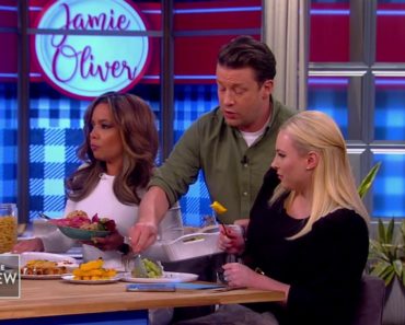 Jamie Oliver Dishes Out Delicious Veggie Meals from “Ultimate Veg”