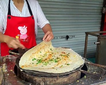 Street Food Jianbing (Chinese dosa) vegetarian food China # Shanghai