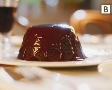 Mary Berry’s indulgent chocolate steamed pudding