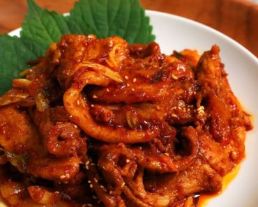 Spicy Korean Stir-Fried Pork (Dwaejigogi-bokkeum: 돼지고기볶음)