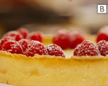 Mary Berry’s indulgent lemon posset tart with raspberries