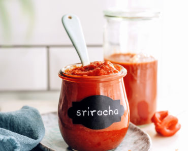 Easy Homemade Sriracha (15 Minutes!)