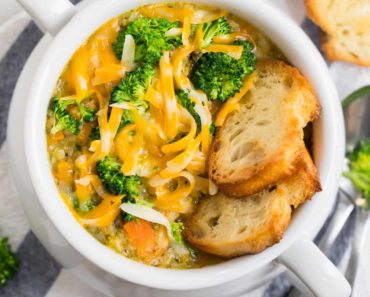 Instant Pot Broccoli Cheese Soup {Ready in 30 Mintues!}