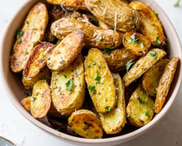Roasted Fingerling Potatoes {Easy & Crispy} – WellPlated