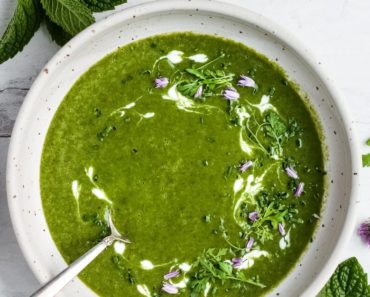 Creamy Spinach Soup with Mint