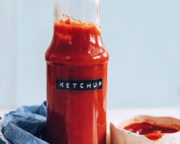 Easy Homemade Ketchup (Naturally Sweetened)