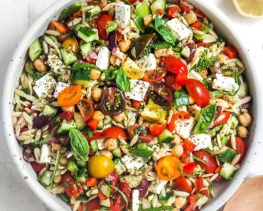 Healthy Greek Pasta Salad!