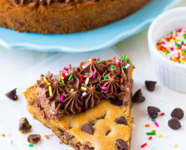 Cookie Cake {How to Make a Giant Birthday Cookie}