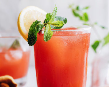 Easy Homemade Strawberry Lemonade