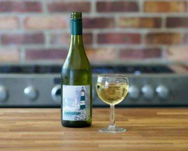 The Best Substitute for White Wine Vinegar: Our 8 Picks!