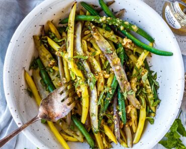 Green Beans with Toasted Walnut Vinaigrette